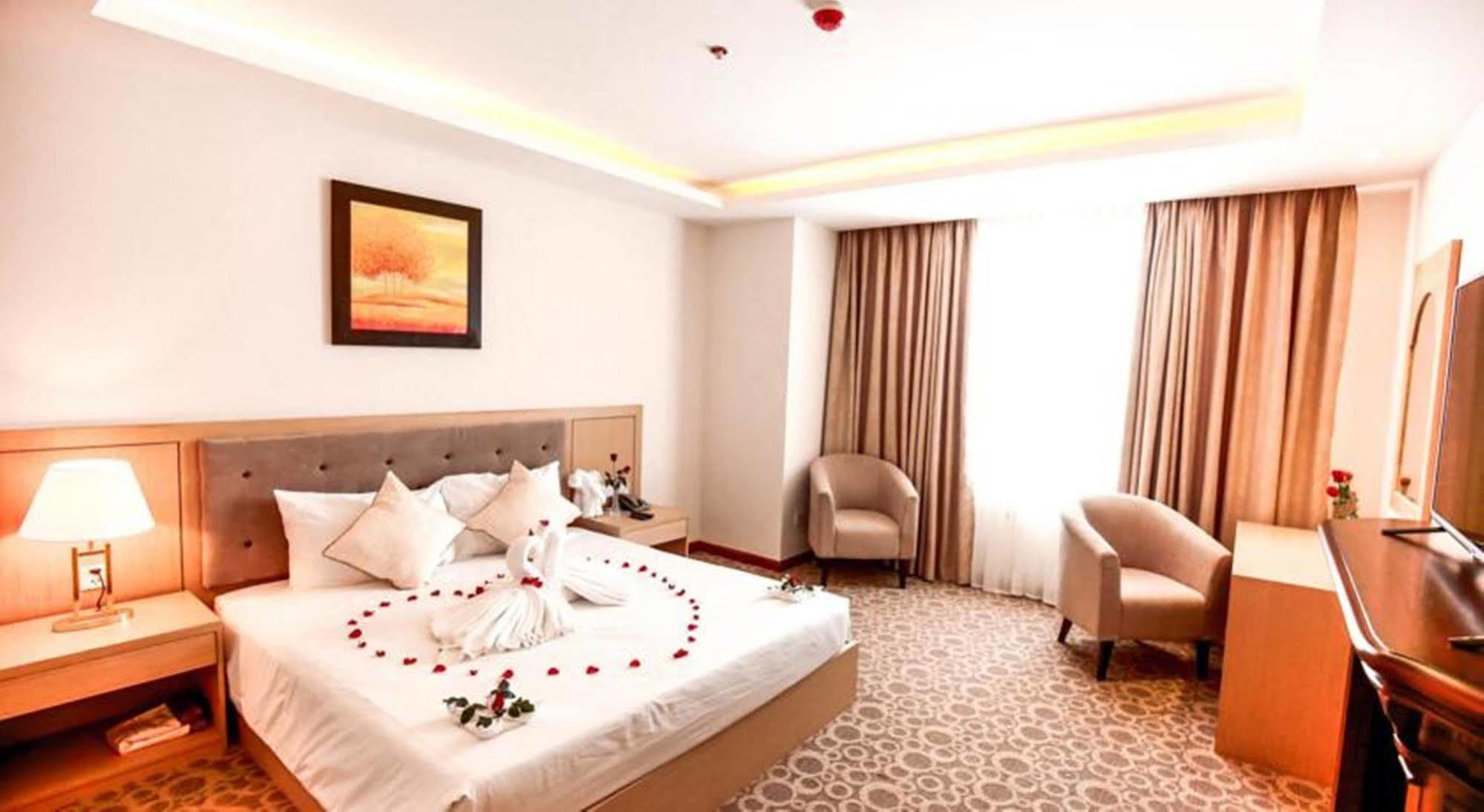 Bavico Plaza Hotel Đà Lạt Exterior foto